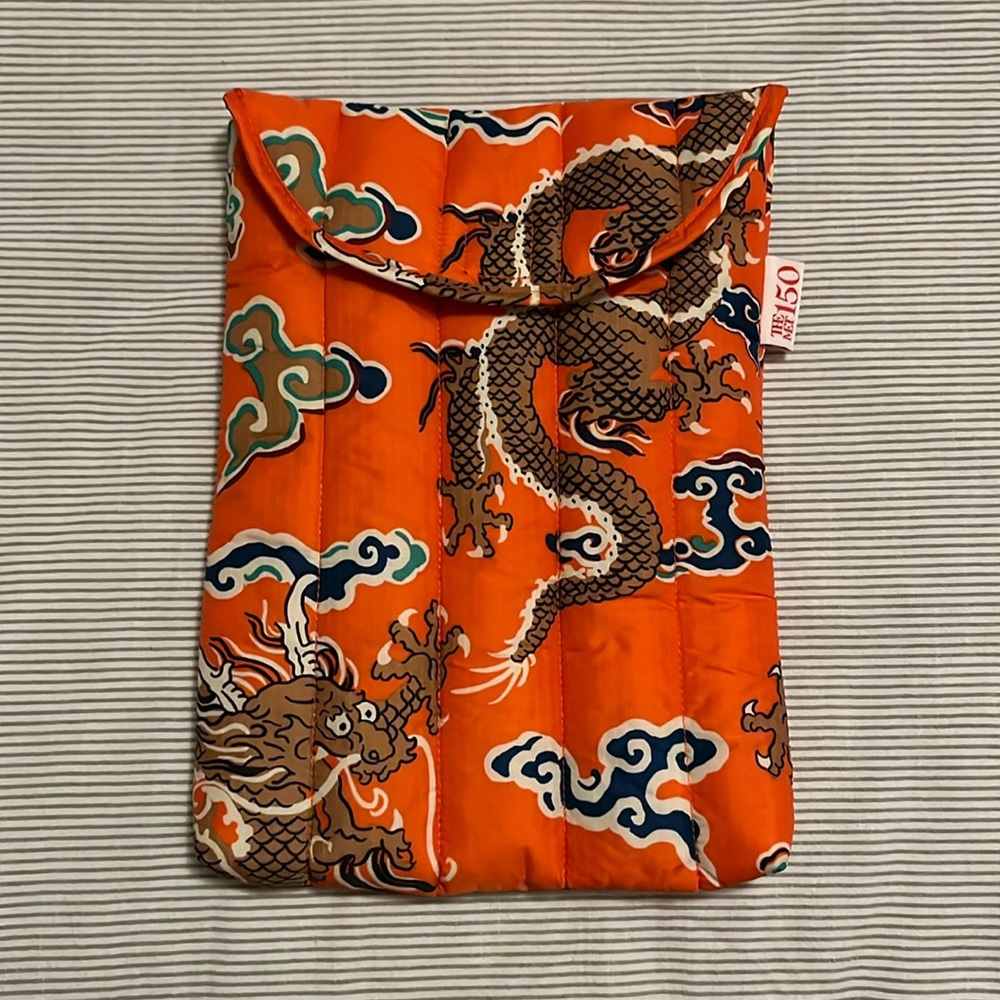 Baggu The Met laptop dragon sleeve